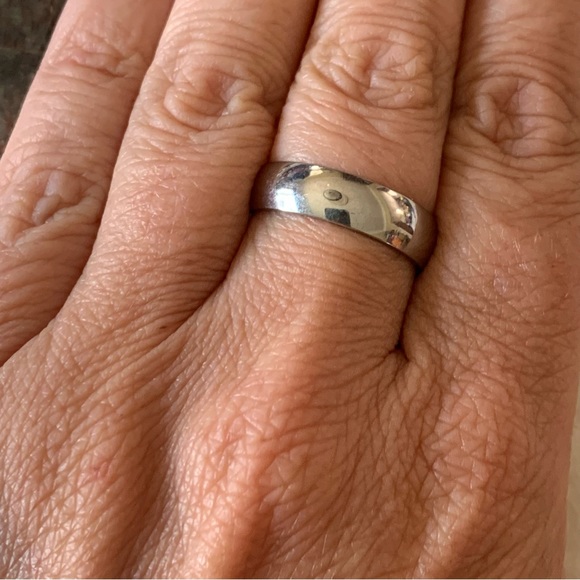 🎉3/$45🎉 Rounded silver tone band size 9.5 - Picture 7 of 7